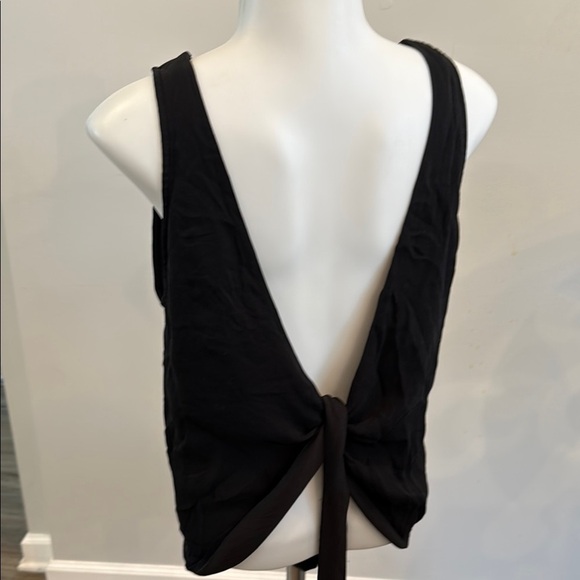 *flaw Haute Hippie Small Silk Black Sleeveless Top with Beaded Detail Open Back - Picture 2 of 9